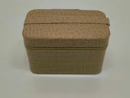organizer-na-pierscionki-pudelko-na-bizuterie-szkatulka-elegancki-kuferek