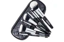zestaw-8-pedzli-do-makijazu-black-etui-tommi-white