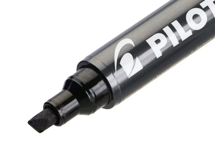marker-permanentny-pilot-400-czarny-scieta-pilot