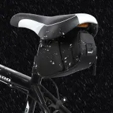 torba-rowerowa-pod-siodelko-06-l-waga-z-opakowaniem-0-15-kg-kolor-czarny