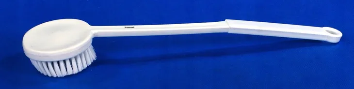 szczotka-do-plecow-ola-mix-kolorow-sanel-produkt-polski-zawiera-baterie-nie