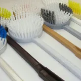 szczotka-do-plecow-ola-mix-kolorow-sanel-produkt-polski-material-rekojesci-tworzywo-sztuczne