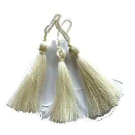 chwost-z-zawieszka-kremowy-811-7-cm