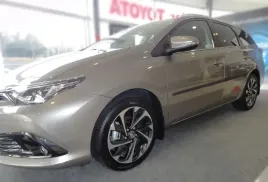 listwy-boczne-drzwi-toyota-auris-wagon-2013-18
