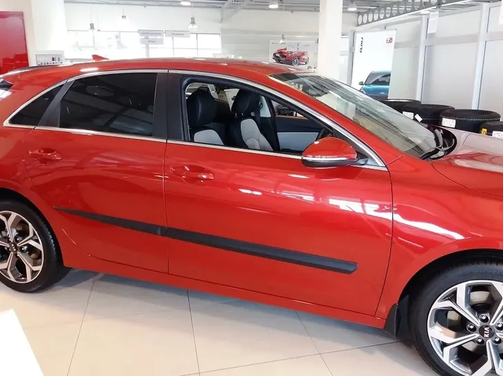 listwy-boczne-drzwi-kia-ceed-hb-2018-waga-z-opakowaniem-1-5-kg