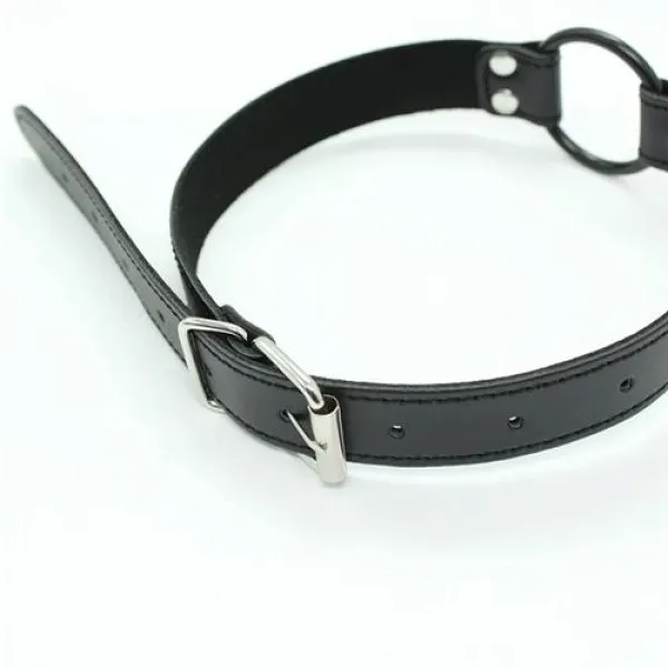 skorzany-pasek-easy-belt-ring-gag-z-regulacja-i-kneblem-w-ksztalcie-piers-kolor-czarny