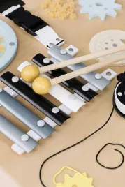 tablica-manipulacyjna-gotel-drewniana-bezowa-3-lata