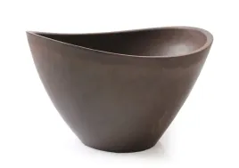 brazowa-donica-z-kompozytu-w-ksztalcie-lodki-41cm