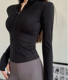 obcisla-bluza-damska-podkreslajaca-atuty-modelujaca-sylwetke-roz-s