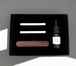 dyfuzor-zapachowy-z-olejkiem-odswiezacz-do-auta-perfumy-prezent-samochodowy