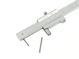 suwmiarka-analogowa-geko-200-mm-waga-z-opakowaniem-16-kg