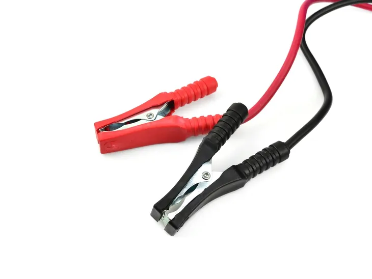 prostownik-samochodowy-do-akumulatorow-12v-24v-model-gzl-50-marka-geko