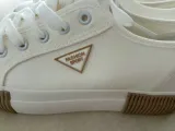 biale-trampki-damskie-zapiecie-sznurowane