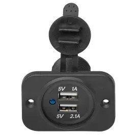 gniazdo-usb-do-zabudowy-dostosowane-do-uzytku-na-lodzi