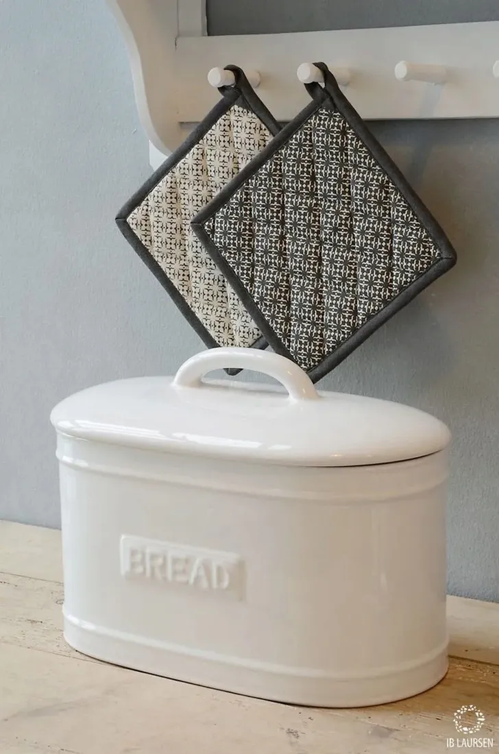 ceramiczny-chlebak-bialy-ib-laursen