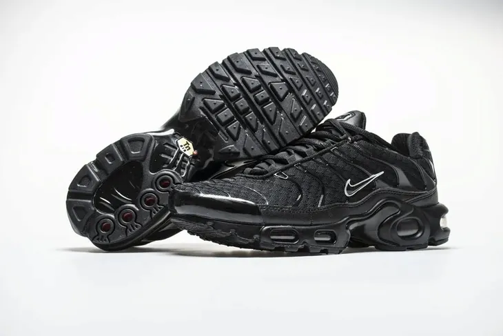 buty-nike-air-max-tn-plus-czarne-marka-nike