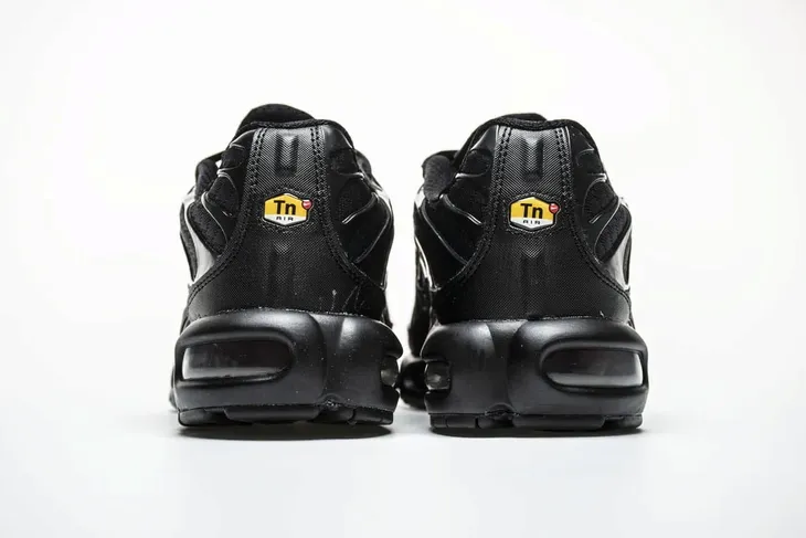buty-nike-air-max-tn-plus-czarne-rozmiar-44