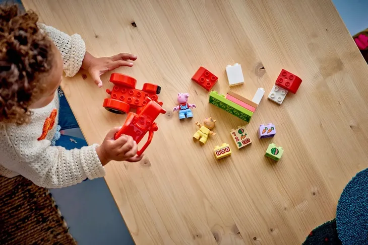 lego-duplo-peppa-pig-10468-nazwa-zestawu-lego-duplo-prasatko-peppa-10468-traktor-a-trznice
