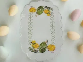serwetka-wielkanocna-z-kurczaczkami-dekoracja-stolu-wielkanoc-do-koszyka