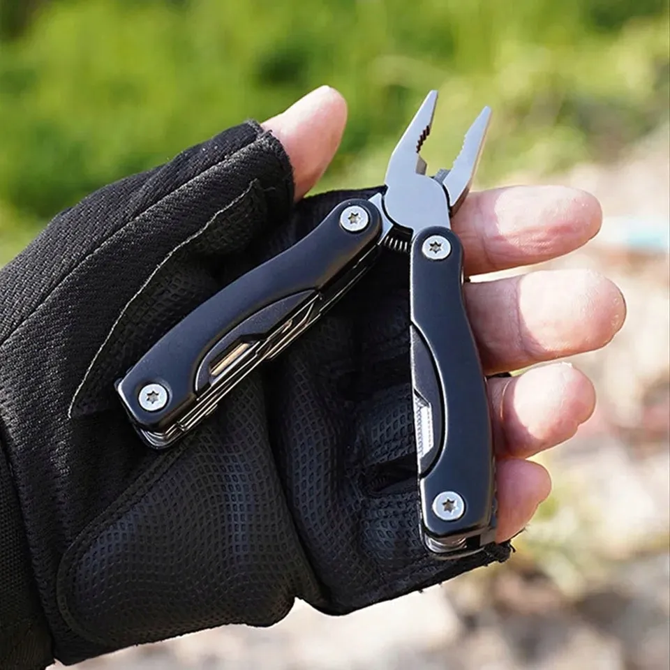 multitool-11w1-narzedzie-wielofunkcyjne-cechy-dodatkowe-kolko-do-kluczy