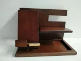 drewniany-stojak-robomanor-material-drewno-kolor-mebla-odcienie-brazu