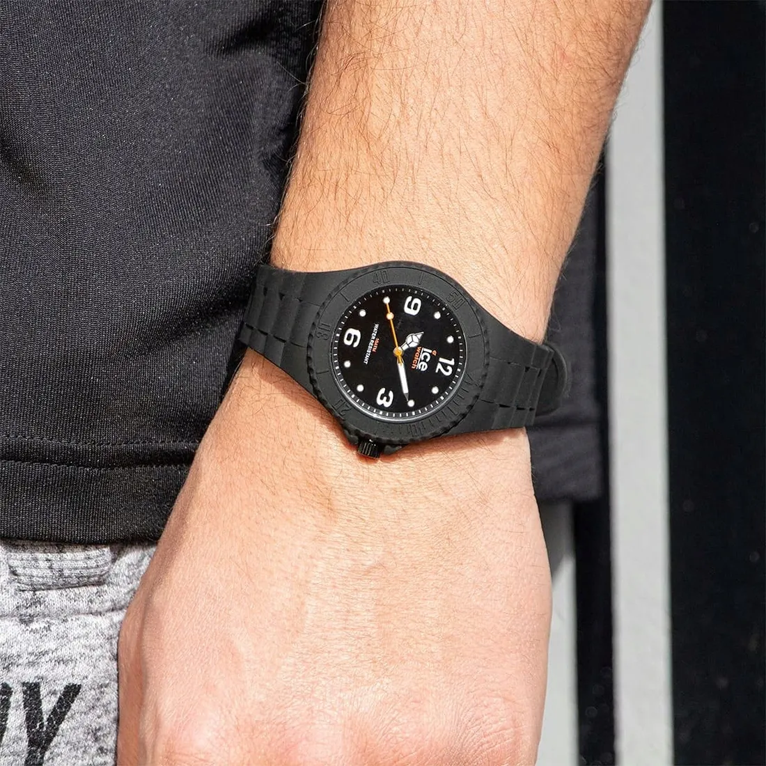 ice-watch-ice-generation-40-mm-019154-waga-z-opakowaniem-0-2-kg