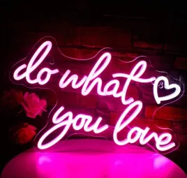 neonowy-znak-swietlny-do-what-you-love-rozowe-neonowe-znaki-do-dekoracji