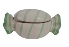 ceramiczny-pojemnik-w-ksztalcie-landrynki-zielono-biale-paski-19x11x9-cm