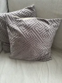 poszewka-charlie-45x45-szara-wzor