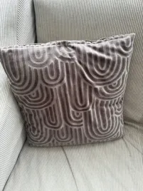 poszewka-charlie-45x45-szara-wzor