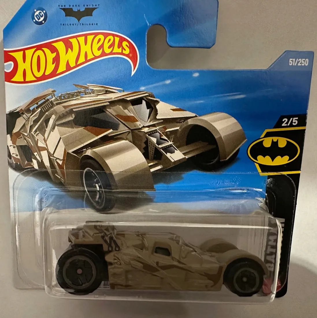 autko-samochodzik-hot-wheels-the-dark-knight-batmobile-stan-nowy