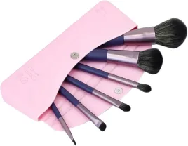 kosmetyczka-z-magnetycznym-zamknieciem-idealna-do-walizki-i-torebki