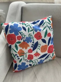 poduszka-dekoracyjna-w-kwiaty-45x45cm