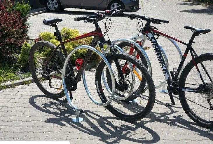 stojak-rowerowy-snake-150cm-stan-nowy