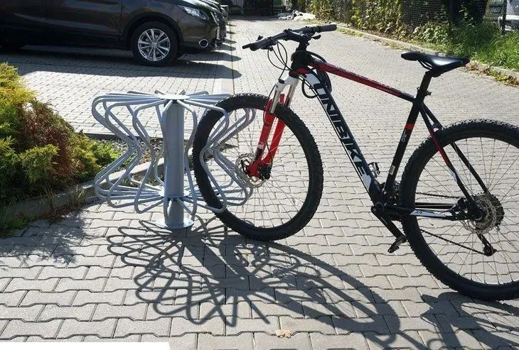 stojak-rowerowy-kwiatek-rodzaj-brak-informacji