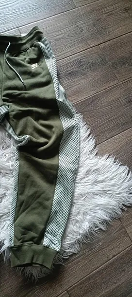 nowe-spodnie-dresowe-nike-marka-nike