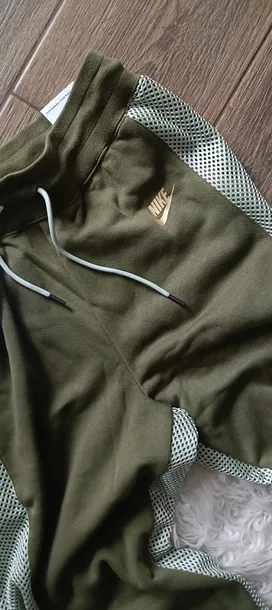 nowe-spodnie-dresowe-nike-rozmiar-m