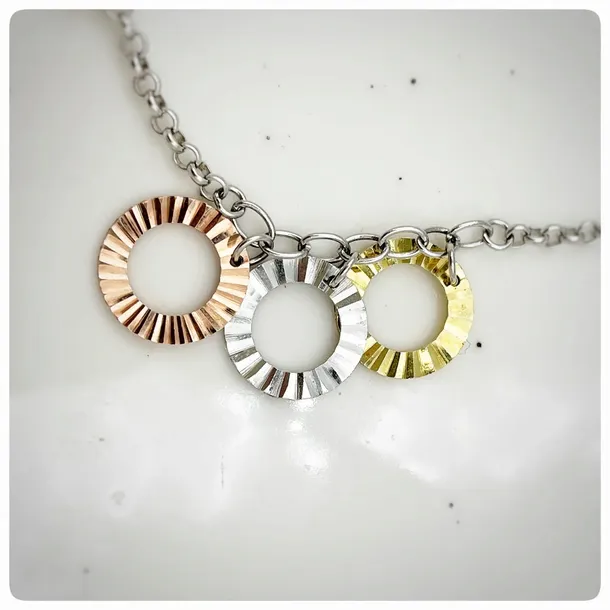 srebrna-bransoletka-charms