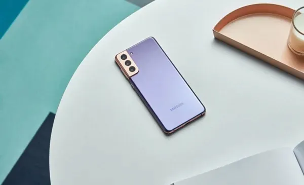 smartfon-samsung-galaxy-s21-5g-128gb-outlet-funkcje-w-telefonach-komorkowych-kalkulator-kalendarz-budzik-zegar-alarm-wibracyjny-latarka-ksiazka-telefoniczna
