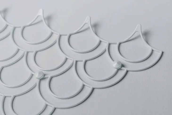 wieszak-husk-s-bialy-scienny-do-przedpokoju-material-metal