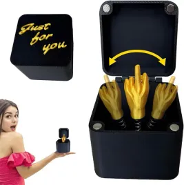 smieszny-prezent-srodkowy-palec-w-pudelku-prank-upominek-zart-na-urodziny