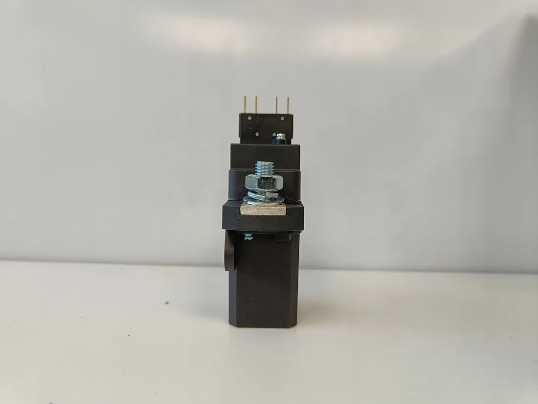 stycznik-400a-dc-qzj400a-s-m-24v
