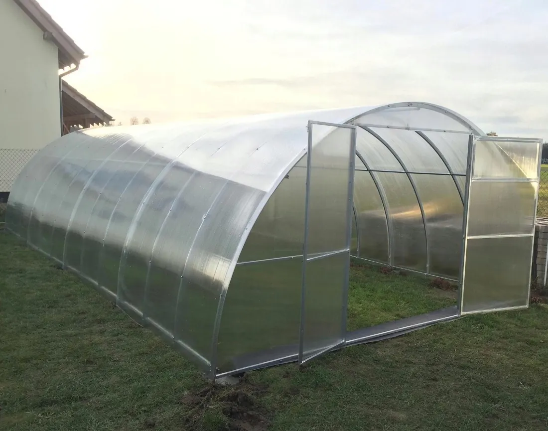 szklarnia-z-poliweglanu-tunel-ogrodowy-4x2-m-profile-40x20-poliweglan-5mm