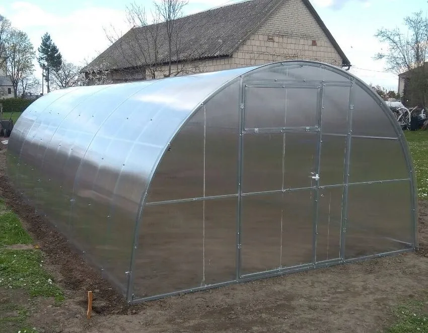 szklarnia-z-poliweglanu-tunel-ogrodowy-35x12-profile-40x20-poliweglan-5mm