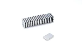 magnes-neodymowy-15x10x2-n38-plytka-udzwig-18-kg-komplet-100-sztuk
