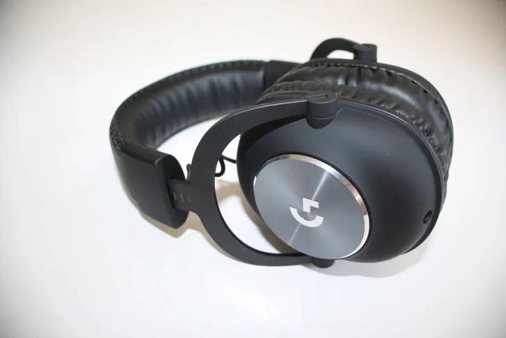 sluchawki-gamingowe-logitech-g-pro-x-czarne-mikrofon-tlumienie-halasu-model-g-pro-x