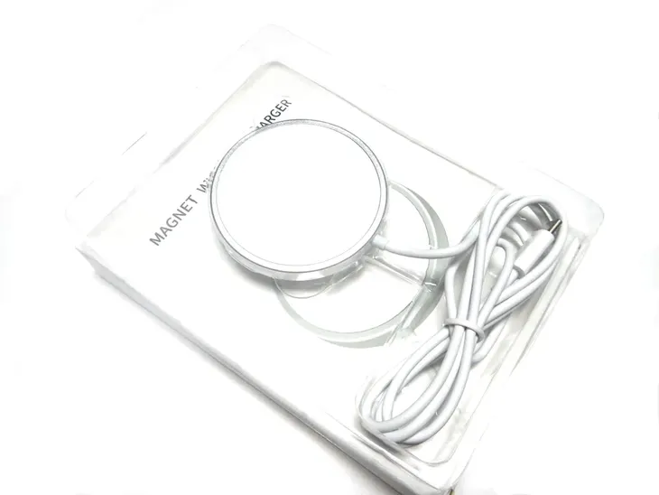 indukcyjna-ladowarka-magsafe-qi-do-iphone-stan-nowy-napiecie-wyjsciowe-15-v
