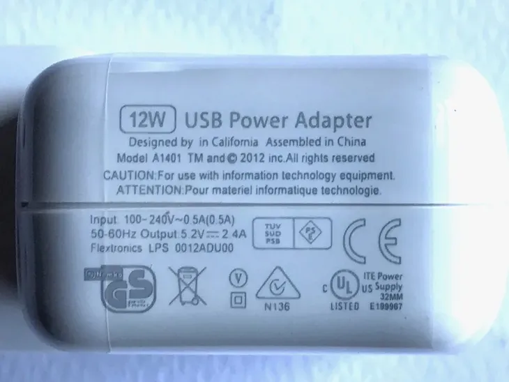 zasilacz-usb-12w-ladowarka-ipad-iphone-zlacza-usb