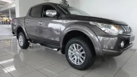 listwy-boczne-drzwi-mitsubishi-l200-2016-19