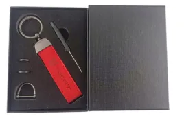 seat-brelok-breloczek-skora-alcantara-czerwony-pudelko-w1